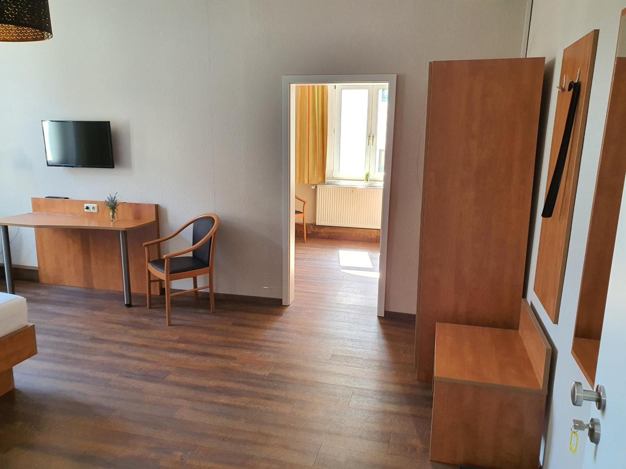Hotel Friedensbruecke ไกรซ์ ภายนอก รูปภาพ