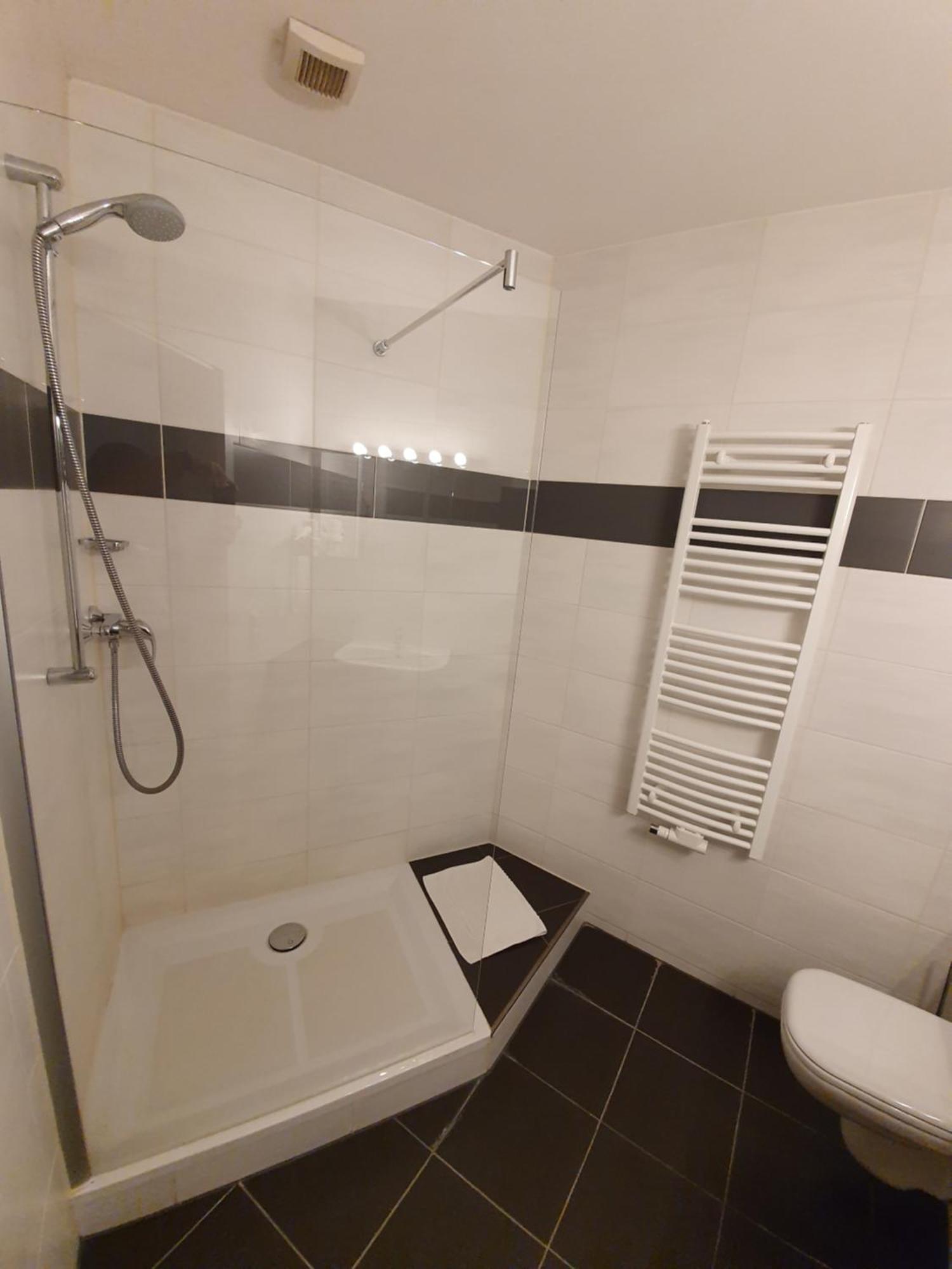 Hotel Friedensbruecke ไกรซ์ ภายนอก รูปภาพ